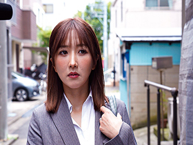 引きこもりの童貞息子がパンストフェチだと知った母は…。　大槻ひびき　サンプル画像02